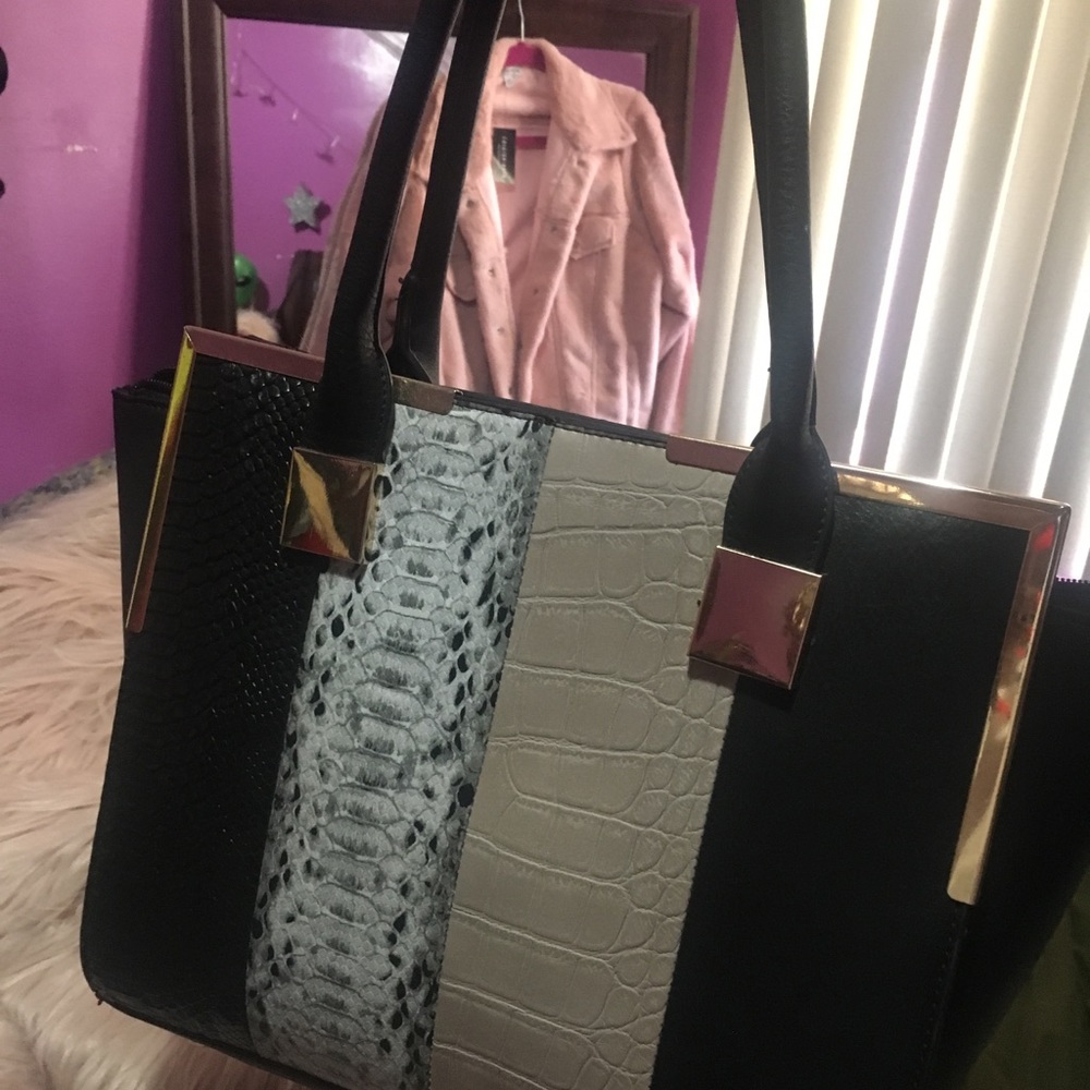 Bag - Picture 2 of 3